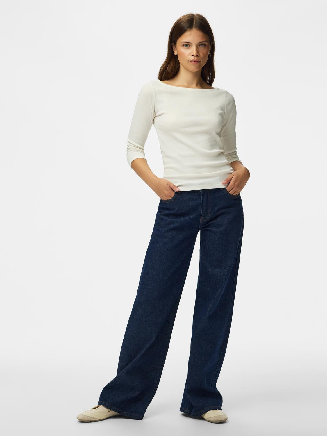 model_shot-front_full